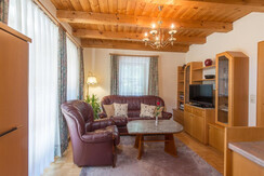 Wohnraum mit Flat-Screen, Radio, Telefon W