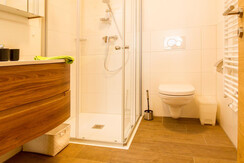 Zwei großzügige Bäder