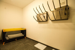 Schi- und Abstellraum