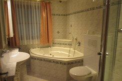 Kristall Wellness-Bad