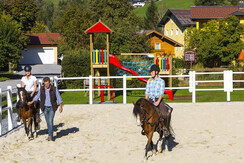 Foto Oczlon 25 Lerch-Plankenau, Reitplatz 02, RGB,