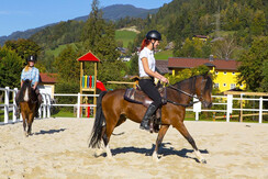 Foto Oczlon 26 Lerch-Plankenau, Reitplatz, RGB, WE