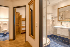 Familienstudio-Kristall-Badezimmer