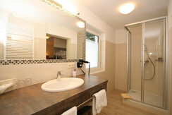 Doppelzimmer Bad 1