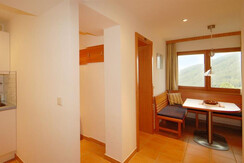 Küchenzeile & Sitzecke