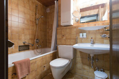 Bad mit Wanne Nr. 10-15