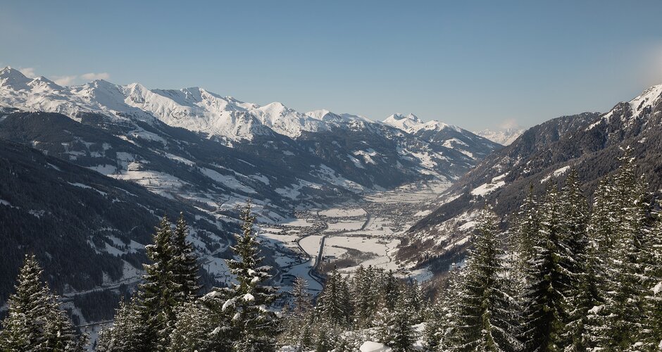 Aerial view of the snow-covered Gastein Valley  | © Georg Roske