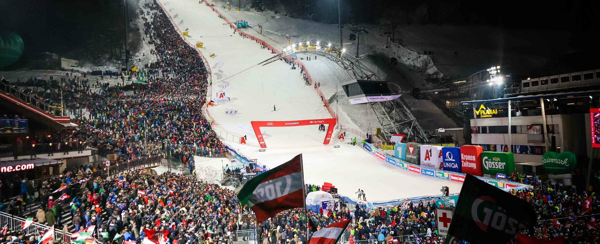 View from the grandstand onto the race track and the crowd. | © Daniel Scharinger