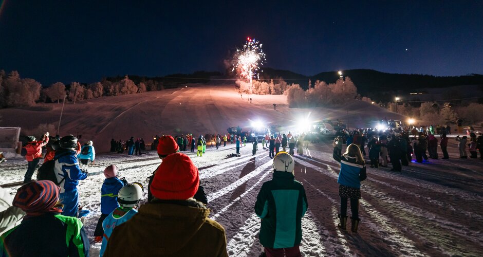 Crowd watches fireworks on the Reiteralm ski slope during a snowy New Year’s Eve celebration | © Gerald Grünwald