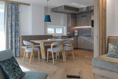 D85_7244-10920x1080-web