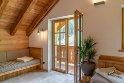 Gemütlicher Ruhebereich im exklusiven Badezimmer