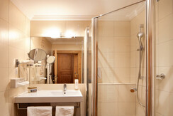 Bad Komfortzimmer Typ I und Familiensuite