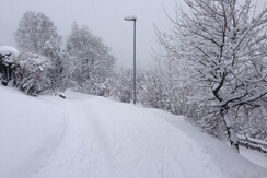 skiing to the Alpendorf gondola