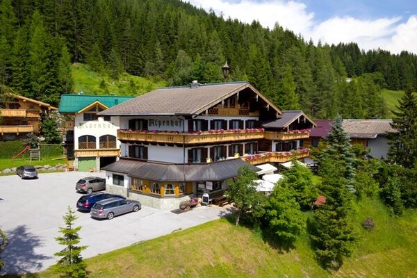 Der Alpenhof im Sommer | © Alpenhof