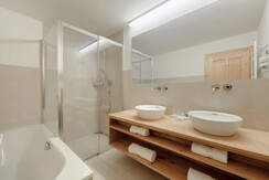 alpinesuite_badezimmer_gr.webp