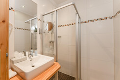 Room Pictures_Room_F_DZR_2