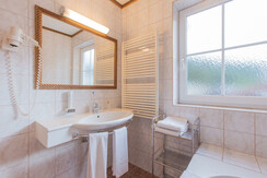 Jagdhof App Bad Waschbecken