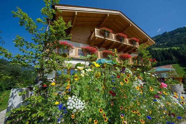 Appartementhaus Stockinger Blumenpracht
