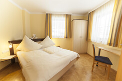 Verbindungszimmer verbindent beide Wohnungen