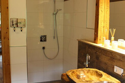 Arnoldhof Chalet Badezimmer mit Regendusche