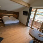 Photo of Driepersoonskamer, douche en bad, WC, deluxe