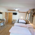 Photo of Driepersoonskamer, douche en bad, WC, comfort