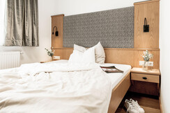 bett-kuschelig-einzelzimmer