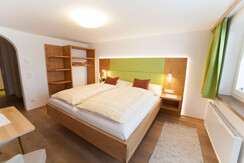 Doppelzimmeransicht mit Balkon