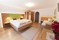 Ansicht Dreibettzimmer mit Balkon