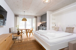 BASE 1.02 | gemütliches Ladensteinbett