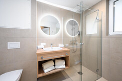 BASE 1.02 | badezimmer mir dusche & wc