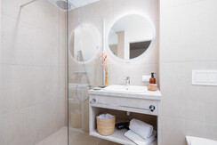 BASE 1.06 | badezimmer mit dusche & wc