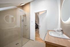 BASE 1.10 | badezimmer 1 mit dusche & wc