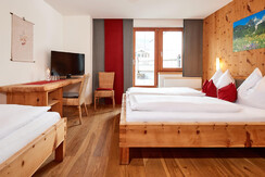 zirben-energie-dreibettzimmer-03