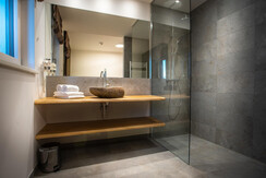 En-Suite Badezimmer mit Dusche