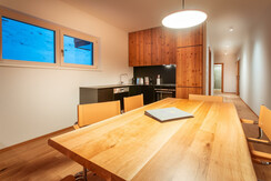 Two Basic - Wohnraum mit vollausgestatteter Küche