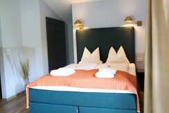 Chesa-Montana-OG7Bett