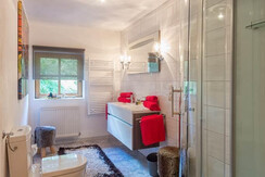 Luxus-Bad mit Glasdusche 