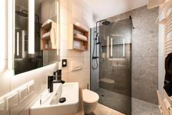 Family & Friends east - Badezimmer