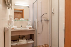 hotel-unterreith_doppelzimmer_Bad-DZ