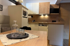 Küchenzeile mit gemütlicher Sitzecke