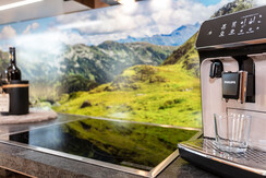 Küchenhintergrund mit Kaffeevollautomat