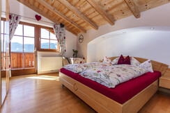 Schlafzimmer - Schneebergblick