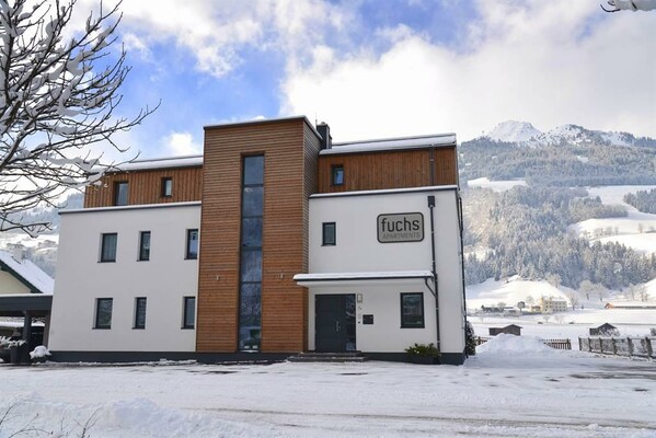 Fuchs-Apartments-Bad-Hofgastein-Haus-außen-Winter