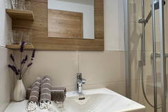 Badezimmer NEU! Appartement Nr. 2 | Dusche & WC