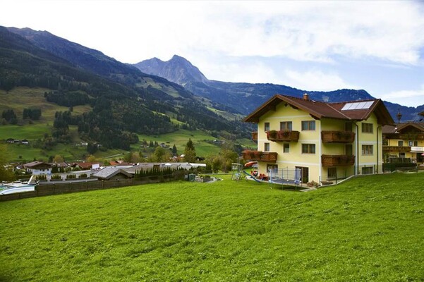 landhaus_gastein_dorfgastein_hausansicht_sommer