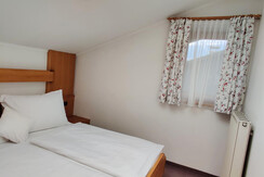 Schlafzimmer App. 7