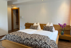 4b Doppelzimmer mit Bett