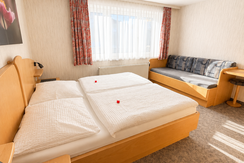 Schlafzimmer 1