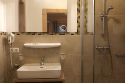 609BA73C-60D1-4B2A-A887-89F4490BAA7C_1_105_c